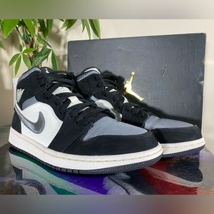 Air Jordan 1 Mid SE ‘Satin Smoke Grey’